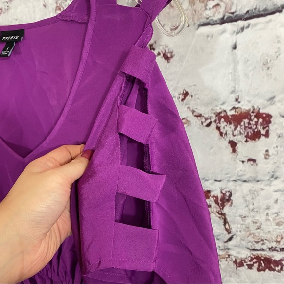 TORRID Cut Out Short Sleeve Dress (1X) - Picture 2 of 4